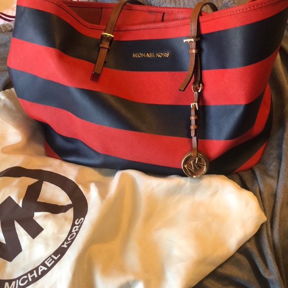 Michael Kors Handbags - Michael Kors Medium Jet Set Tote